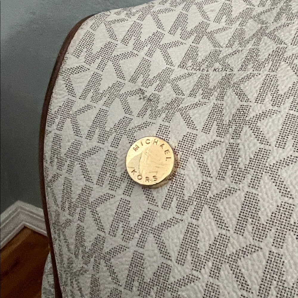 Michael Kors Cream and Tan Weekender Bag - Picture 5 of 11